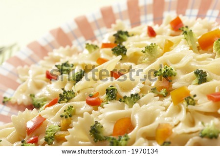 macro picture of appetizing cooked pasta with vegetables