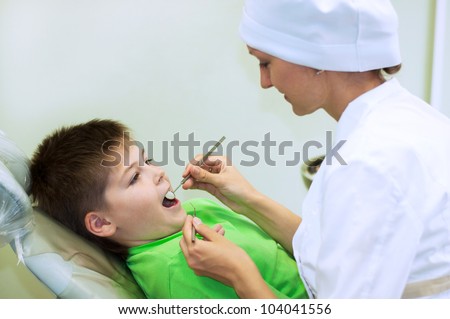 Kids dentist heals a boy