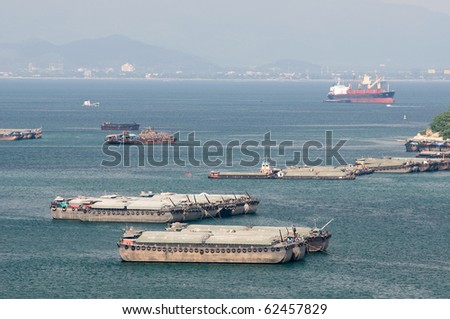 ship transfer goods  on the sea