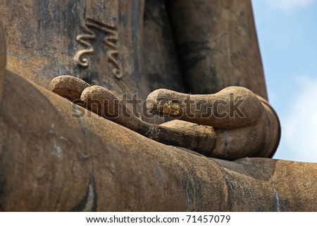 http://image.shutterstock.com/display_pic_with_logo/602917/602917,1297910335,1/stock-photo-closeup-of-a-buddha-statue-s-open-hand-71457079.jpg