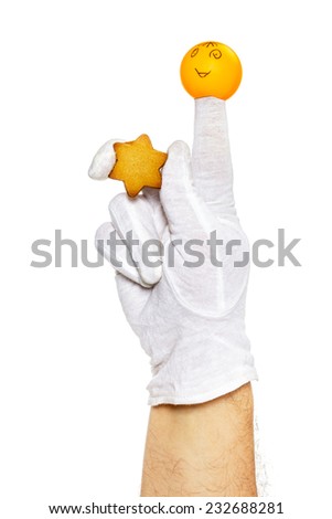 Finger puppet holding gingerbread star
