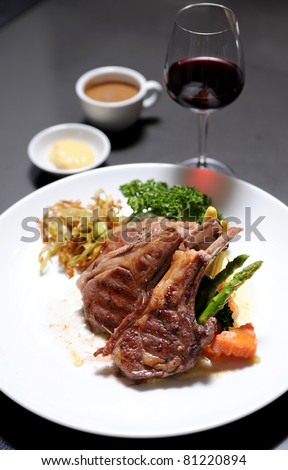 Roasted lamb chops with wine