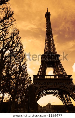 Silhouette of the Eiffel tower at sunset - Paris, France