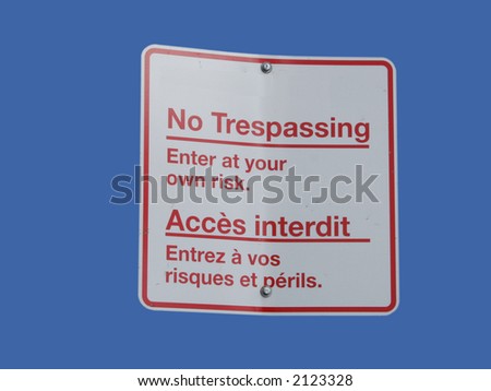 bilingual no trespassing sign in french and english