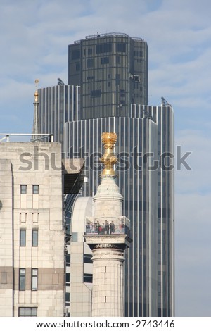 Monument to fire of London and Tower 42 skyscraper