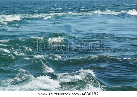 Here the river of Etel meets the Atlantic Ocean. This passage is very dangerous for the  navigation. Etel sandbar, a long and dangerous reef that partially blocks the mouth of the  river