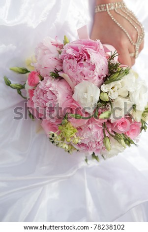 Pink and white wedding flowers