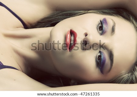 beautiful blond woman with cat eye make-up and coral lips