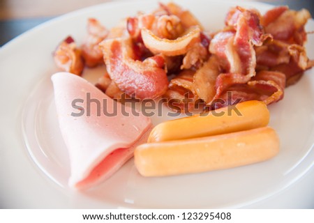 American breakfast : Ham, Bacon and Sausage