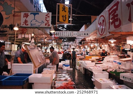TOKYO, JAPAN - JULY 22 : Fish sale at Tsukiji Market, the biggest wholesale market in Japan taken July 22, 2008 in Tokyo, Japan.