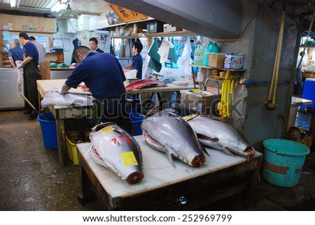 TOKYO, JAPAN - JULY 22 : Tuna fish sale at Tsukiji Market, the biggest wholesale market in Japan taken July 22, 2008 in Tokyo, Japan.