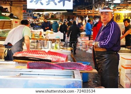 TOKYO - APRIL 4 : Fish seller with tuna cut at Tsukiji Market, the biggest wholesale market in Japan April 4, 2007 in Tokyo, Japan.