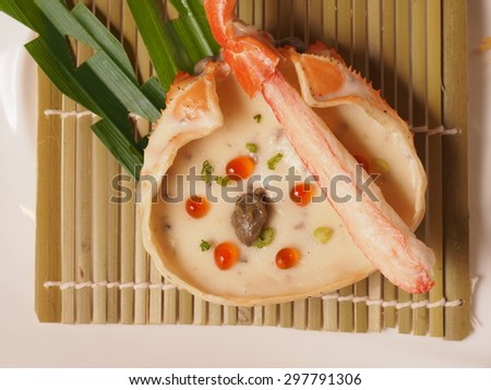 Snow crab with mushroom sauce