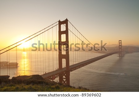 Golden Gate bridge at sunrise. San Francisco, USA.