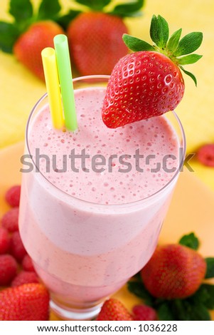  الخلطات السرية للمطاعم المشهورة عالميا  Stock-photo-strawberry-milkshake-1036228