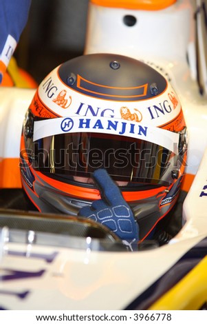 Heikki Kovalainen, Renault F1 2007 pushing down visor