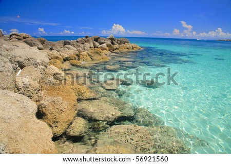 Скалистият браг Stock-photo-paradise-beach-in-nassau-city-bahamas-56921560