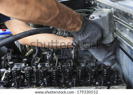 hand repair and maintenance cylinder diesel engine of light pick up truck