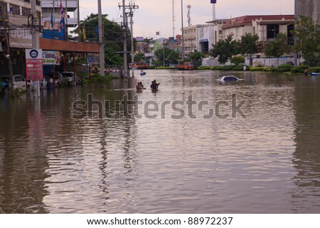 AYUTTHAYA THAILAND - OCT 9 : flood overflow from Phasak River on Oct 9,2011 in Ayutthaya Thailand