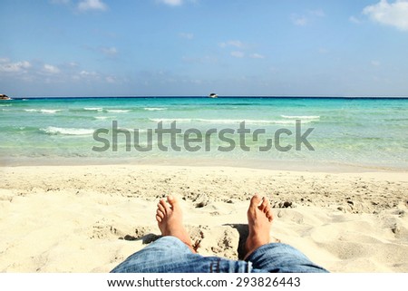 trace their feet on the sand near the sea