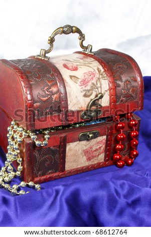 Chest box with decorations