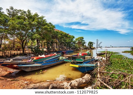 Some boats in the lake near the fishing village