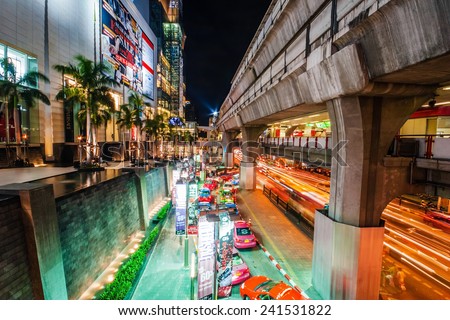 BANGKOK, THAILAND - JULY 29, 2007: Queue of taxis waiting for customers near the Siam Paragon Shopping Centre. Siam Paragon - one of the largest shopping centers in Asia, opened on 12/09/2005