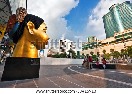BANGKOK - NOVEMBER 25:A beautiful square in front of Central world Plaza before confront the red shirts with government troops on 25 November 2009. After a standoff Cental World Plaza was destroyed.