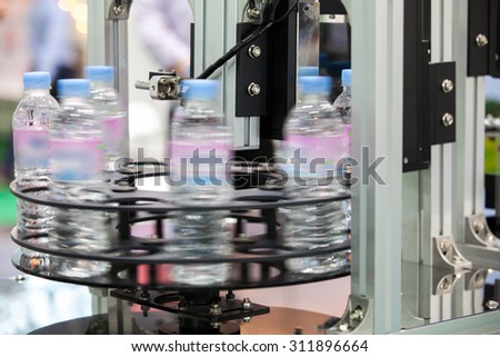 Moving Bottles on Labelling machine for Industry