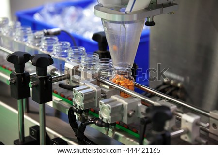 Tablet / Capsule counting machine in factory