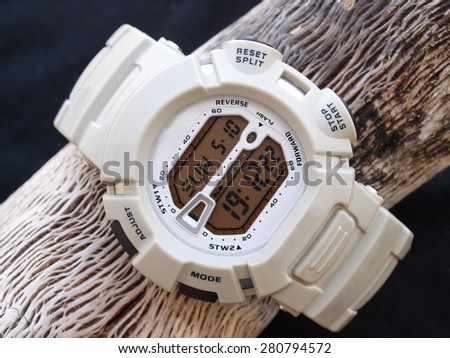 Digital watch chronograph