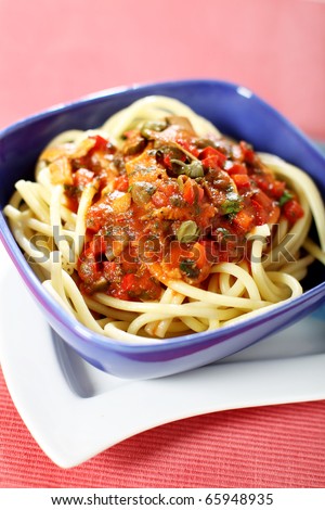 Italian spaghetti with vegetable sauce