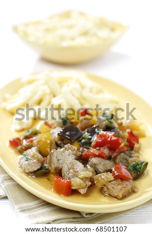 Turkey meat with vegetables and pasta