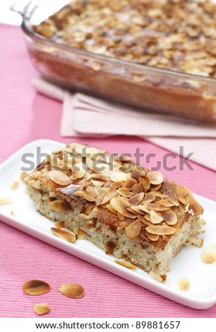 Delicious puffed rice pie with almonds