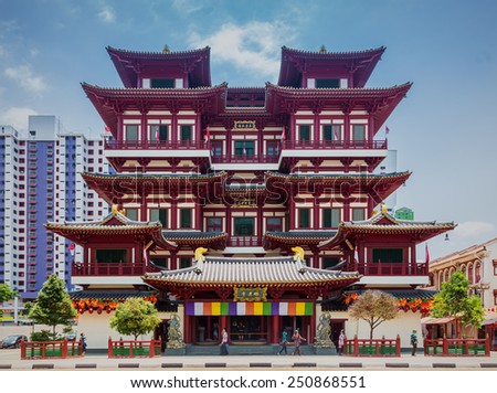 SINGAPORE-SEP 01, 2014: Buddha Tooth Relic Temple in Chinatown. The temple is based on the Tang dynasty architectural style and built to house the tooth relic of the historical Buddha.