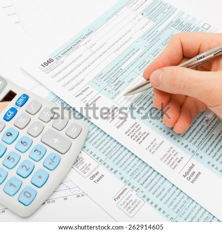 Filling out 1040 US Tax Form