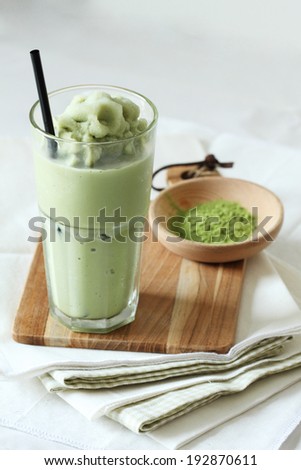 a glass of green tea smoothies decorated with green tea powder