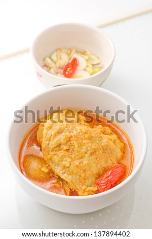 Spicy muslim curry with chicken and tomato.