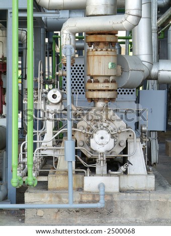 Industrial pump system for liquids under high pressure