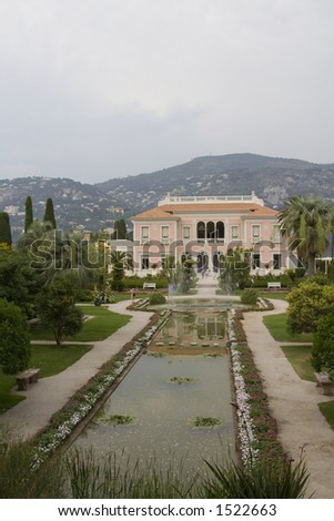 Amazing luxurious villa with gardens in the French Riviera