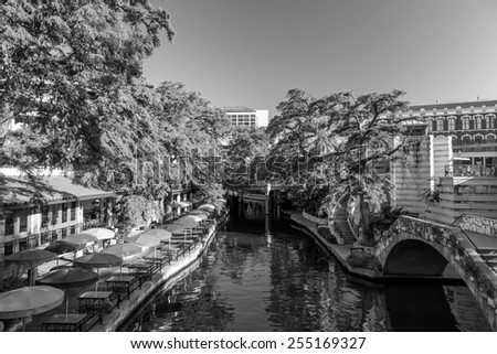 SAN ANTONIO, TEXAS, USA - SEP 27: Section of the famous Riverwalk on September 27, 2014 in San Antonio, Texas. A bustling place with many restaurants and bars.