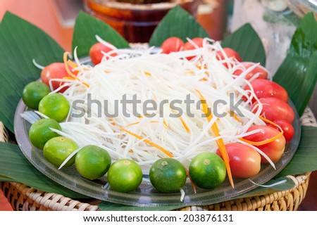 seasoning of green papaya salad thai food