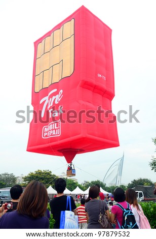 PUTRAJAYA, MALAYSIA-MARCH 15:Tune Talk balloon in flight at the 4th Putrajaya International Hot Air Balloon Fiesta March 15, 2012 in Putrajaya.More than 300,000 people visit this yearly event.