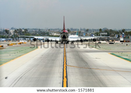 heavy plane on taxiway, Los Angeles Airport