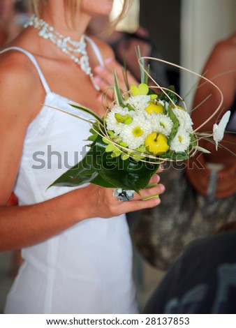 bride flowers in her hand