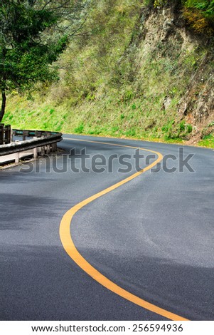 Empty road curve with tree on both side