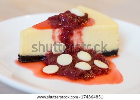 Raspberry cheesecake with raspberry sauce