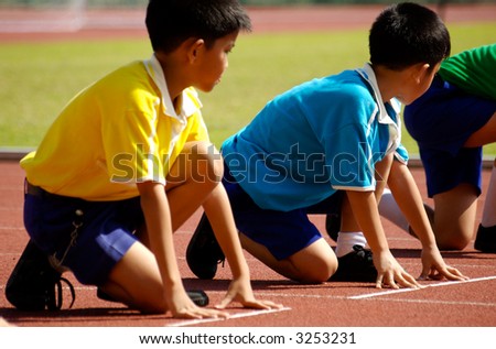 Boys is prepare to start running in highschool sport event.