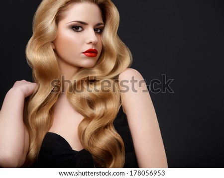 Blonde Hair. Portrait of Beautiful Woman with Long Wavy Hair. High quality image.