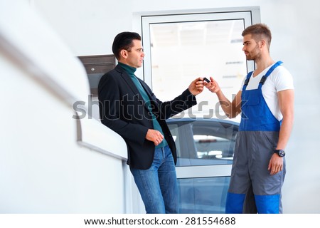 Mechanic Works With Client and Takes Keys. Auto Repair Shops